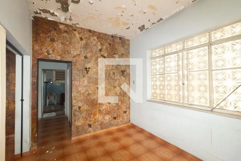 6-bedroom house with a glass-enclosed balcony — photo 24