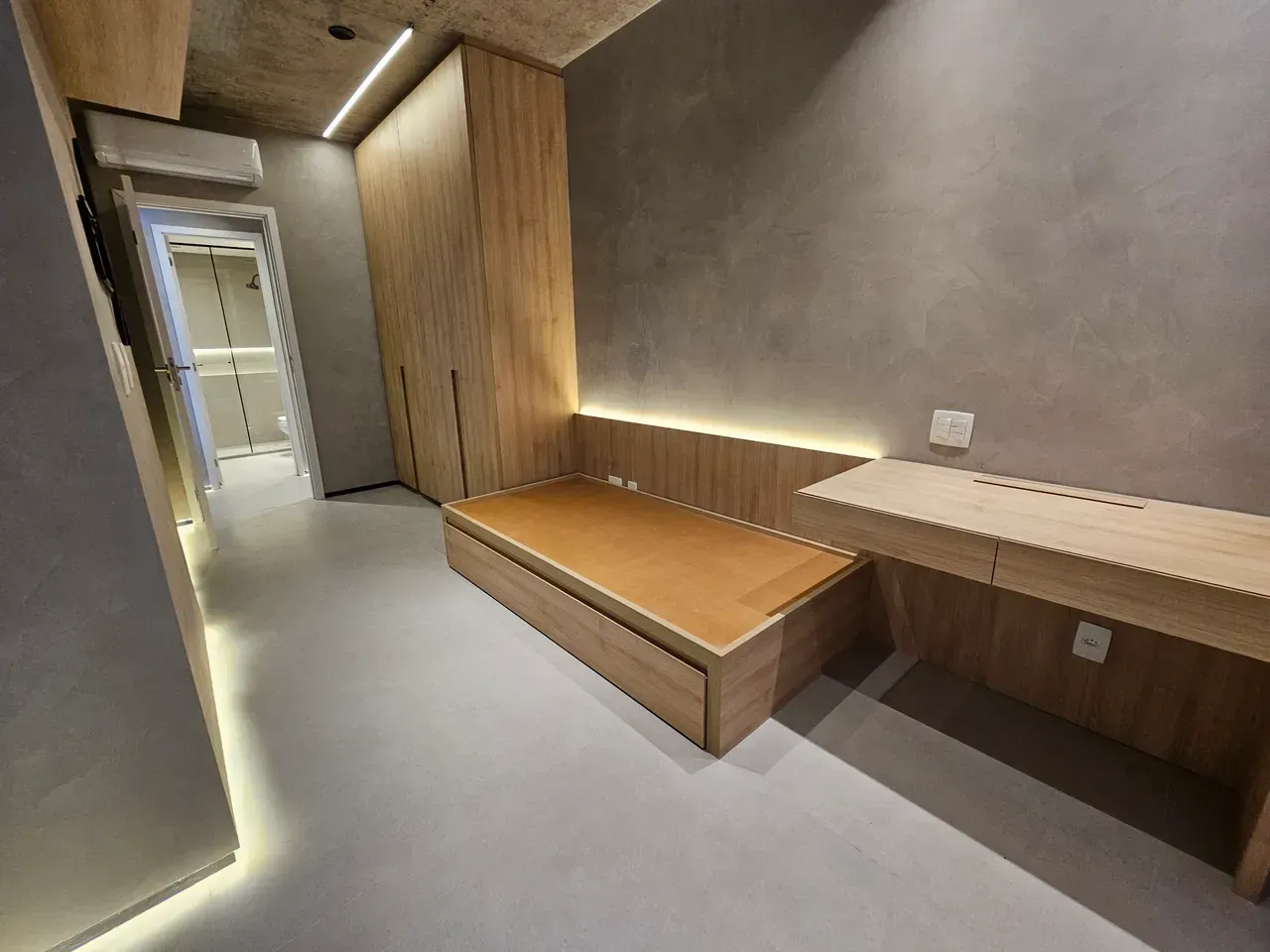 3-bedroom apartment with balcony and open kitchen — photo 4