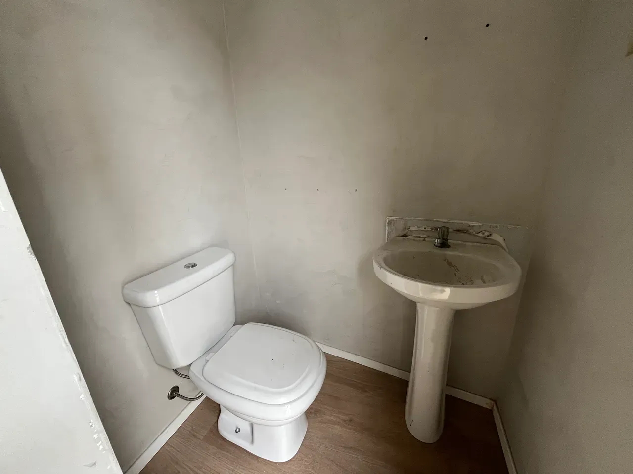 Unfurnished commercial house with 5 bedrooms and 2 baths — photo 16
