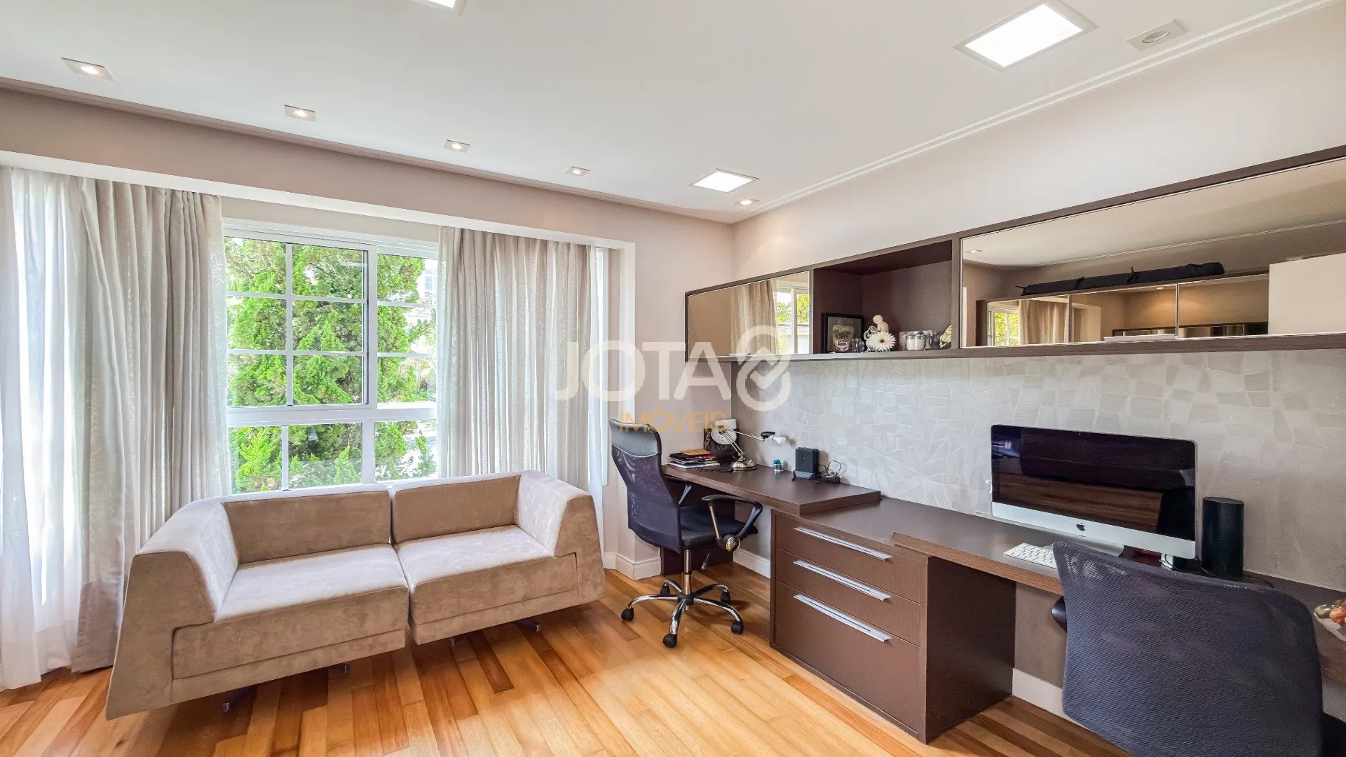 House with 3 en-suite bedrooms and private BBQ — photo 11