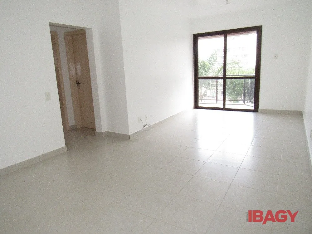 Apartment, 65 m², with a glass-enclosed balcony — photo 4