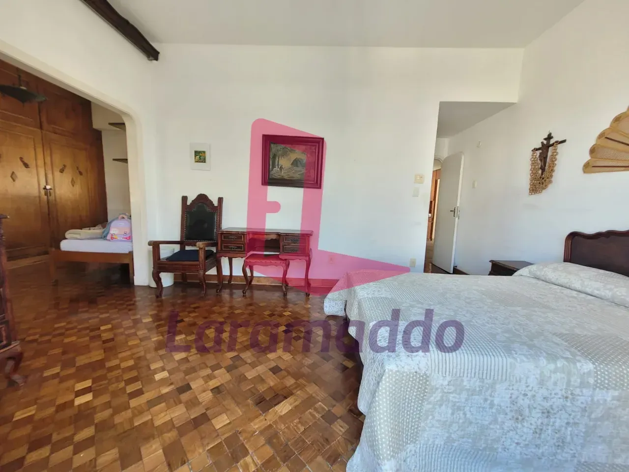 210 m² apartment with 5 bedrooms and 3 bathrooms — photo 24