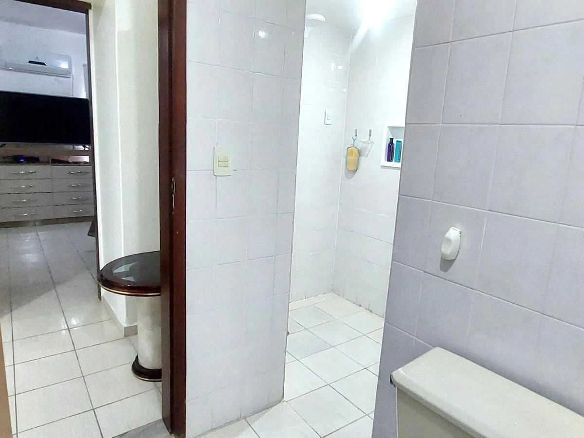 3-bedroom apartment with a washing machine in João Pessoa — photo 17