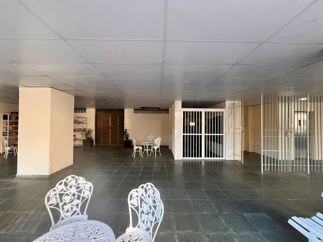 Furnished 3-bedroom apartment with gas open-plan kitchen — photo 43