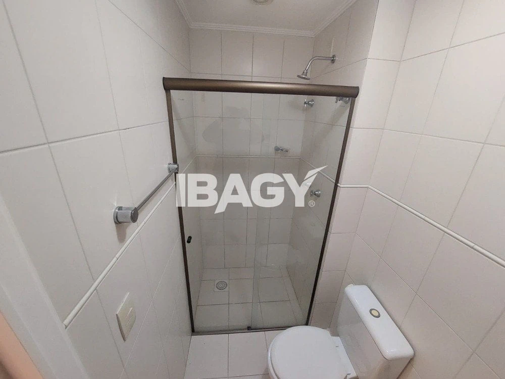 Apartamento de 1 dormitorio con cocina abierta y suite — photo 10