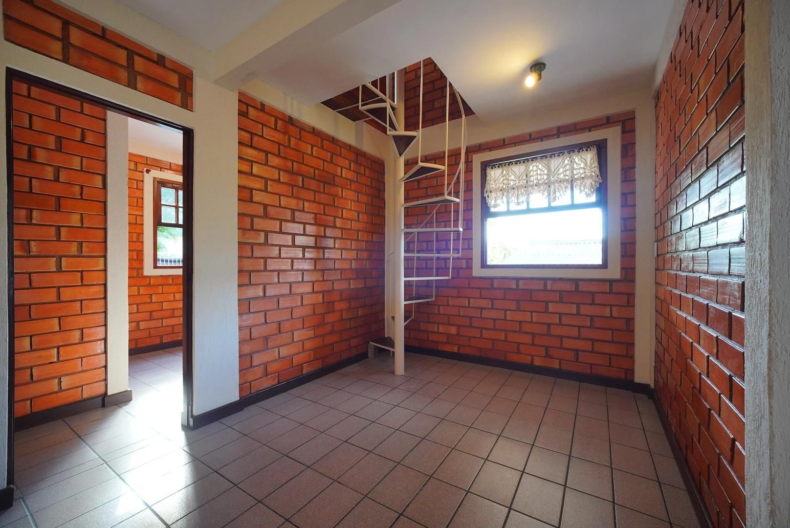 4-bedroom house with a garden — photo 35