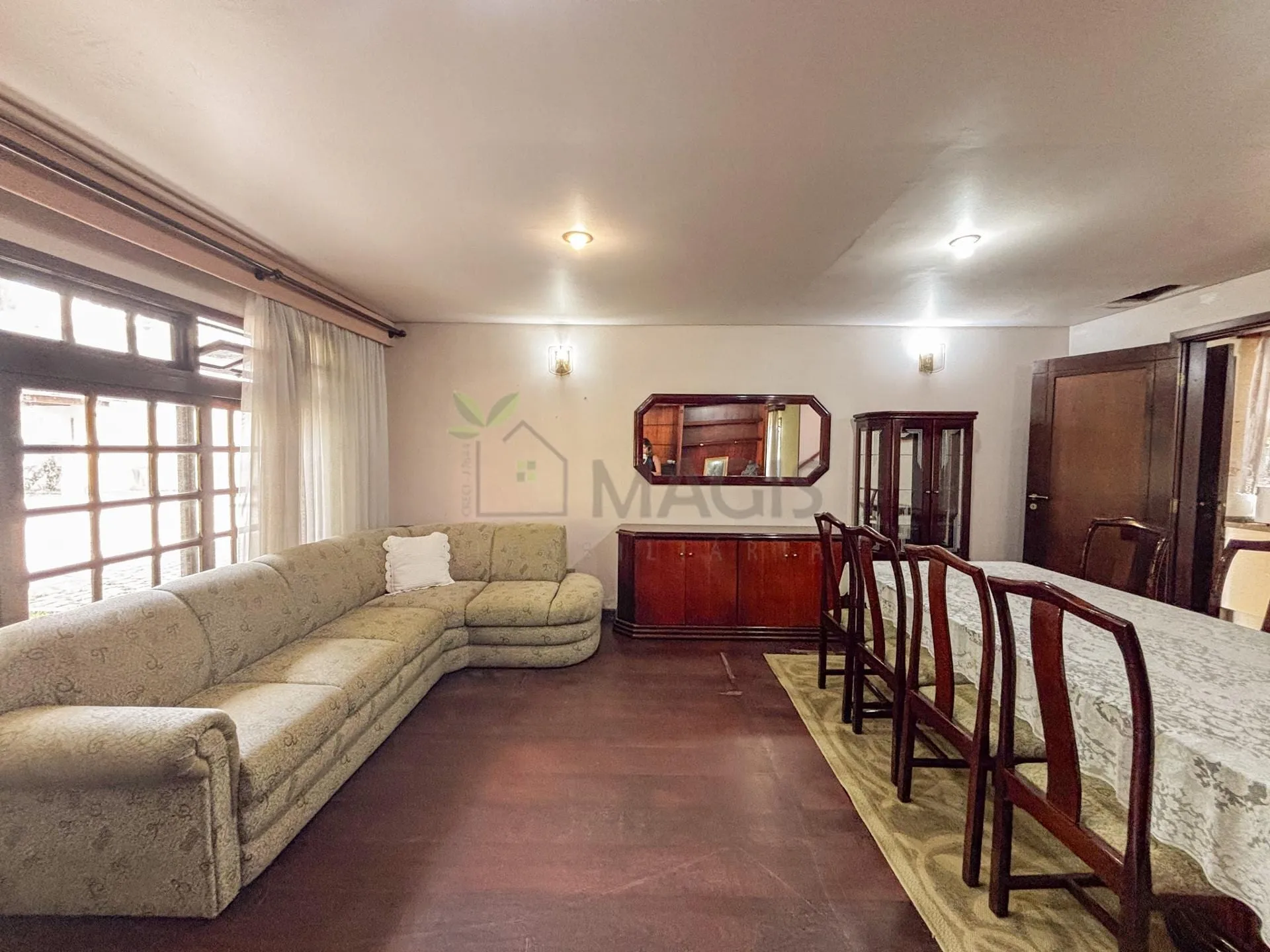 House with 5 bedrooms and 13 parking spaces across 2 floors — photo 61