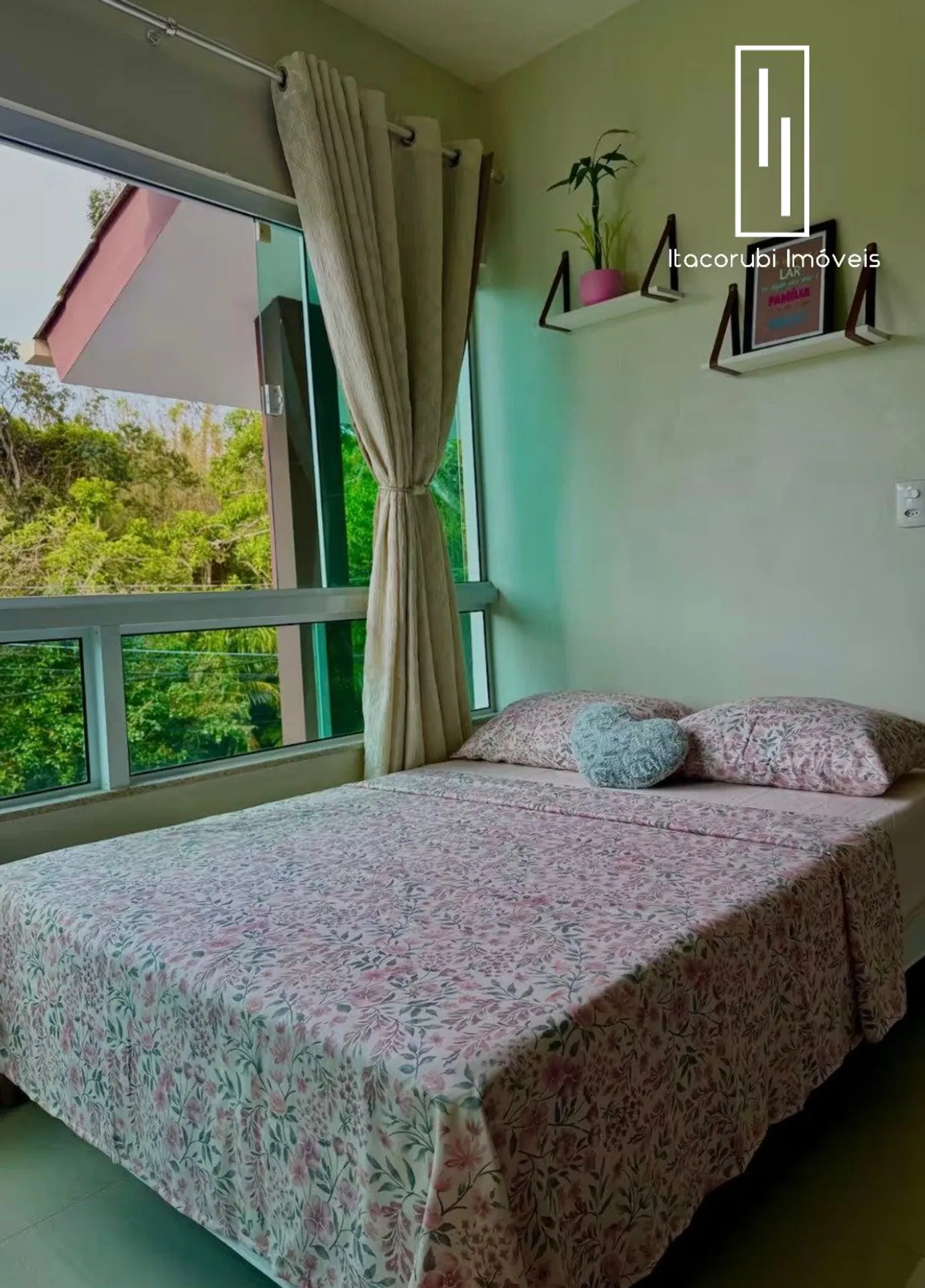 Furnished 2-bedroom house with an en-suite and pool — photo 14