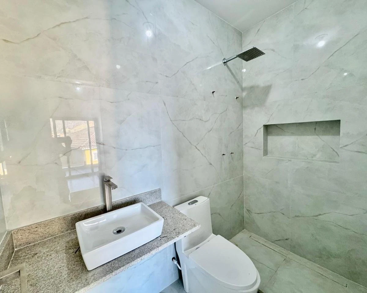 House, 240 m², with a glass-enclosed balcony — photo 25