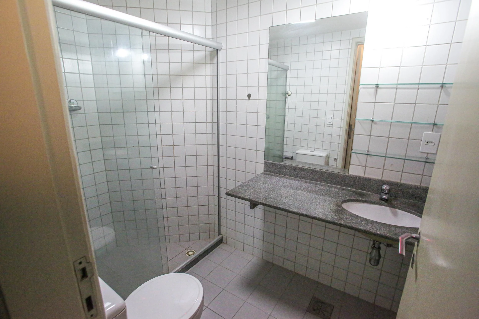 Квартира с 2 спальнями, в доме есть тренажёрный зал — photo 18