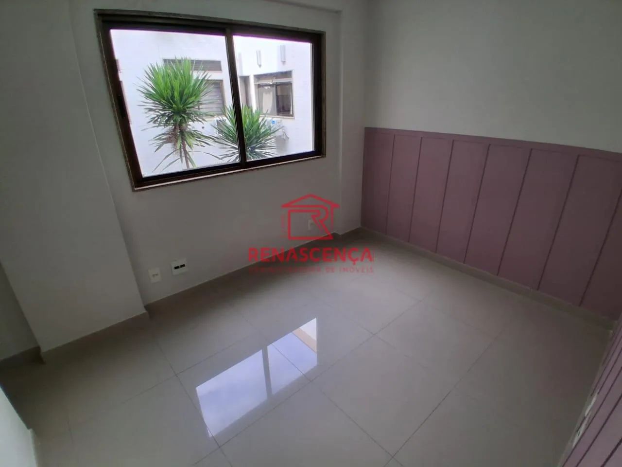 Balcony with a grill in a 2-bedroom apartment, 80 m² — photo 18