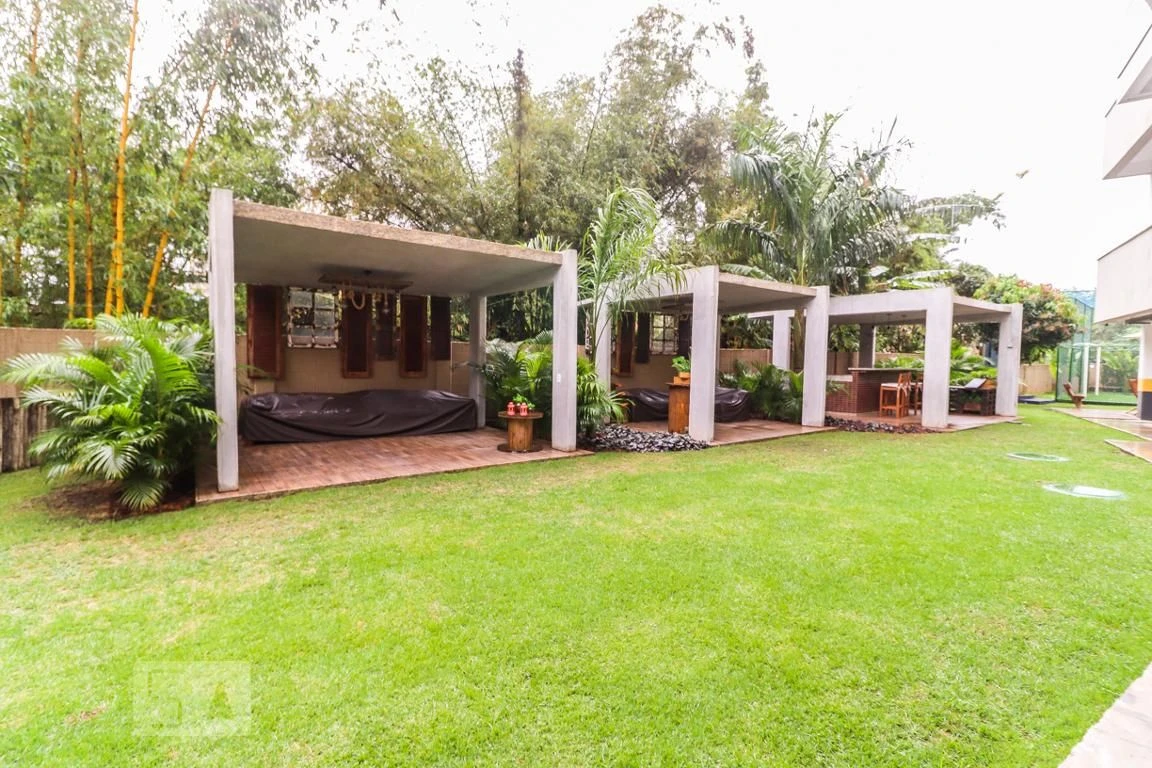 Furnished 1-bedroom apartment with a glassed balcony — photo 42