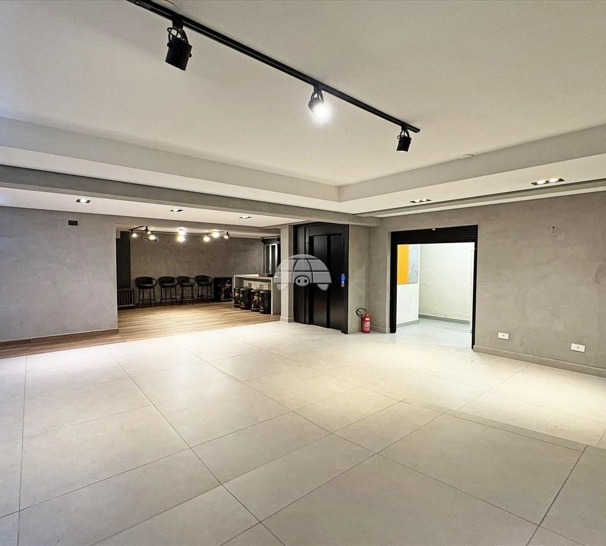 Furnished 293 m² house with open-plan kitchen — photo 23