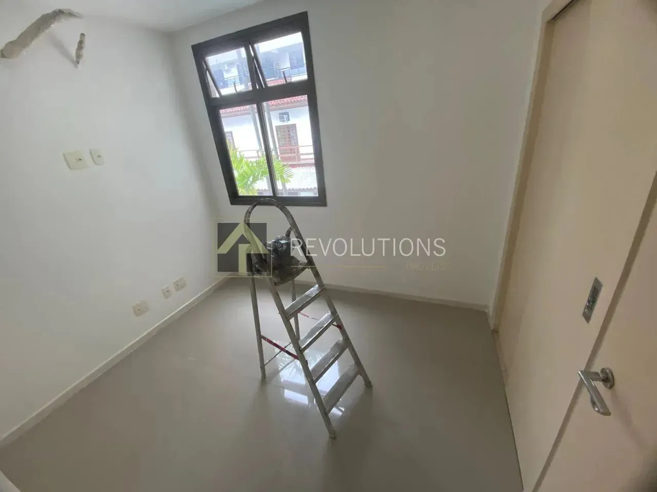 3-bedroom apartment with 3 bathrooms and balcony — photo 4