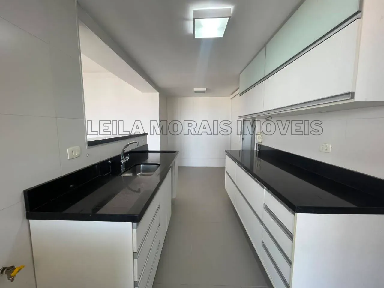 Apartment with 3 bedrooms, 5 bathrooms and open-plan kitchen — photo 8