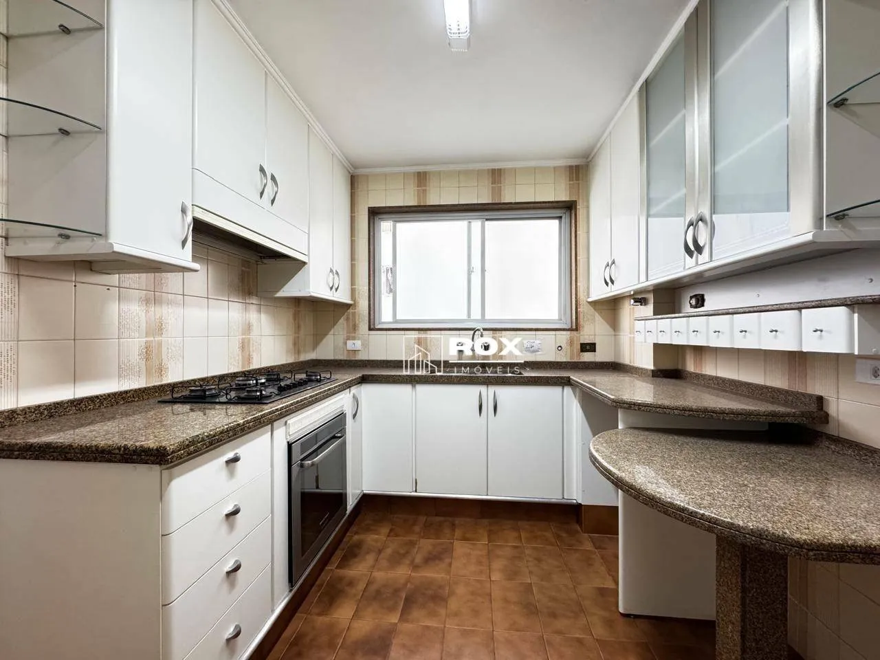250 m² apartment with 3 bedrooms and a gas stove — photo 12