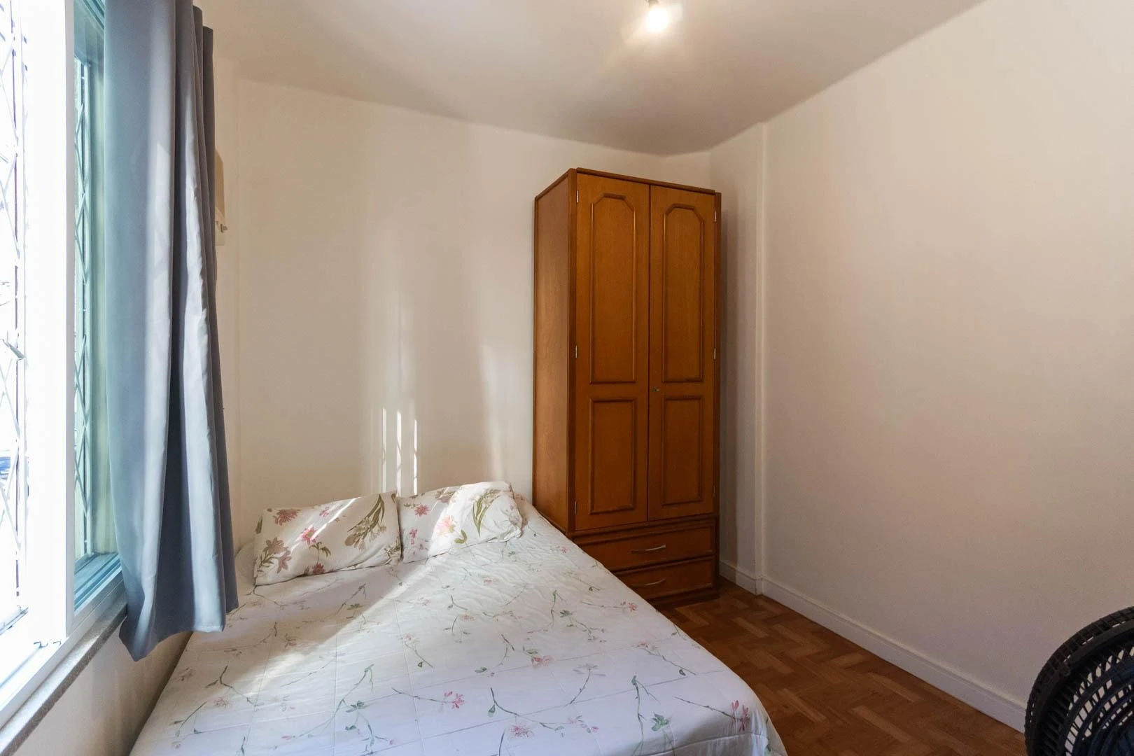 One-bedroom apartment with a washing machine — photo 3