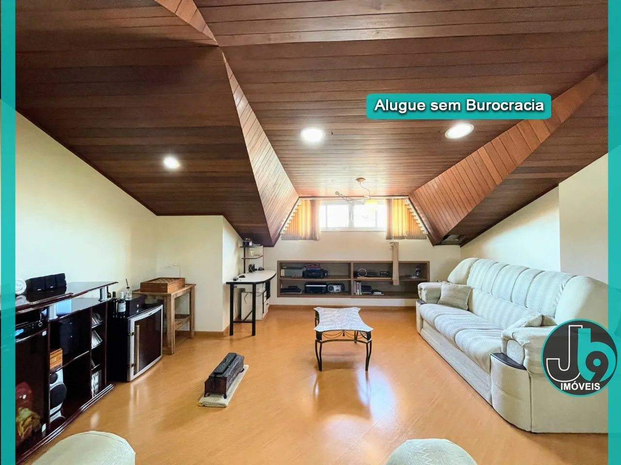 360 m² townhouse with 3 en-suite bedrooms and parking — photo 2