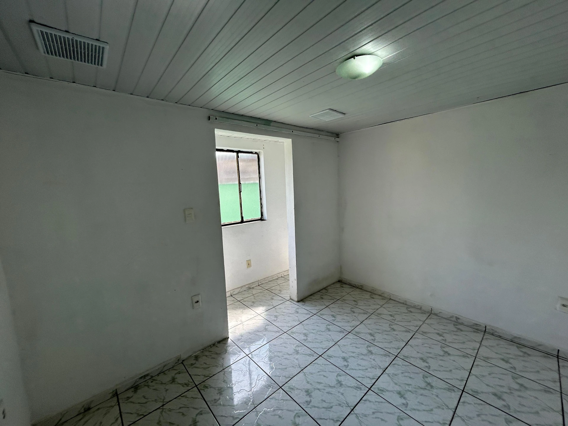 Rental house with a compact kitchenette and 1 bedroom — photo 13