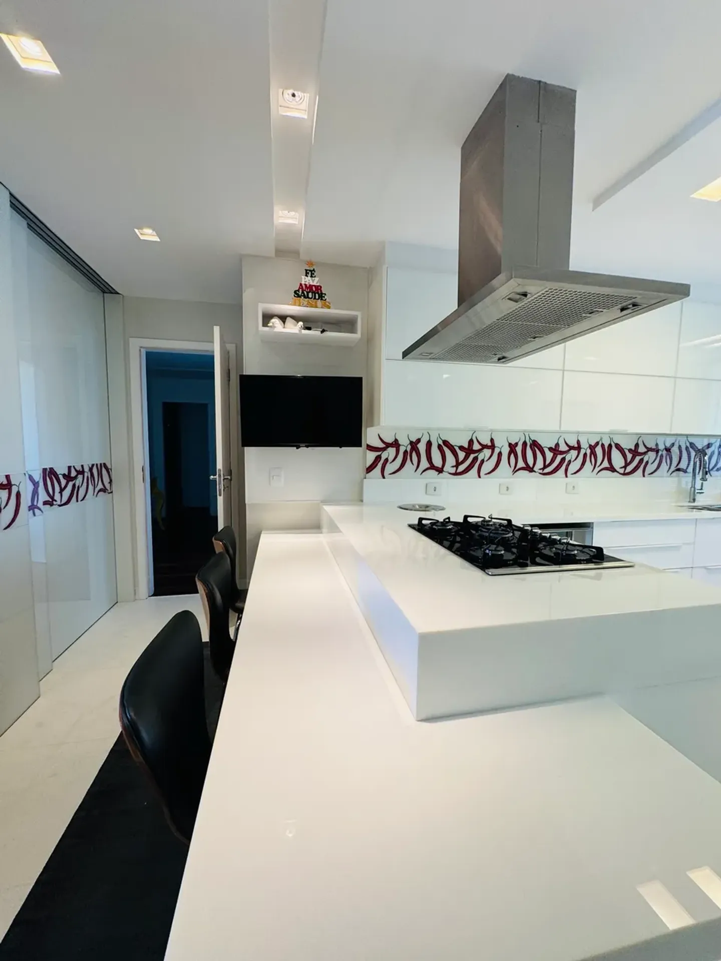 Furnished apartment, 295 m², with floor-to-ceiling windows — photo 28