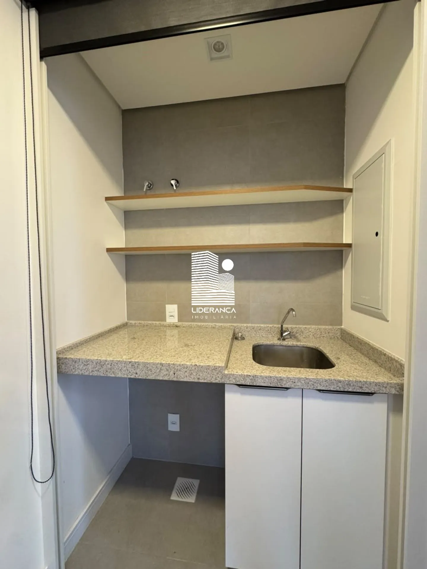 Studio on the 8th floor with a home office — photo 11