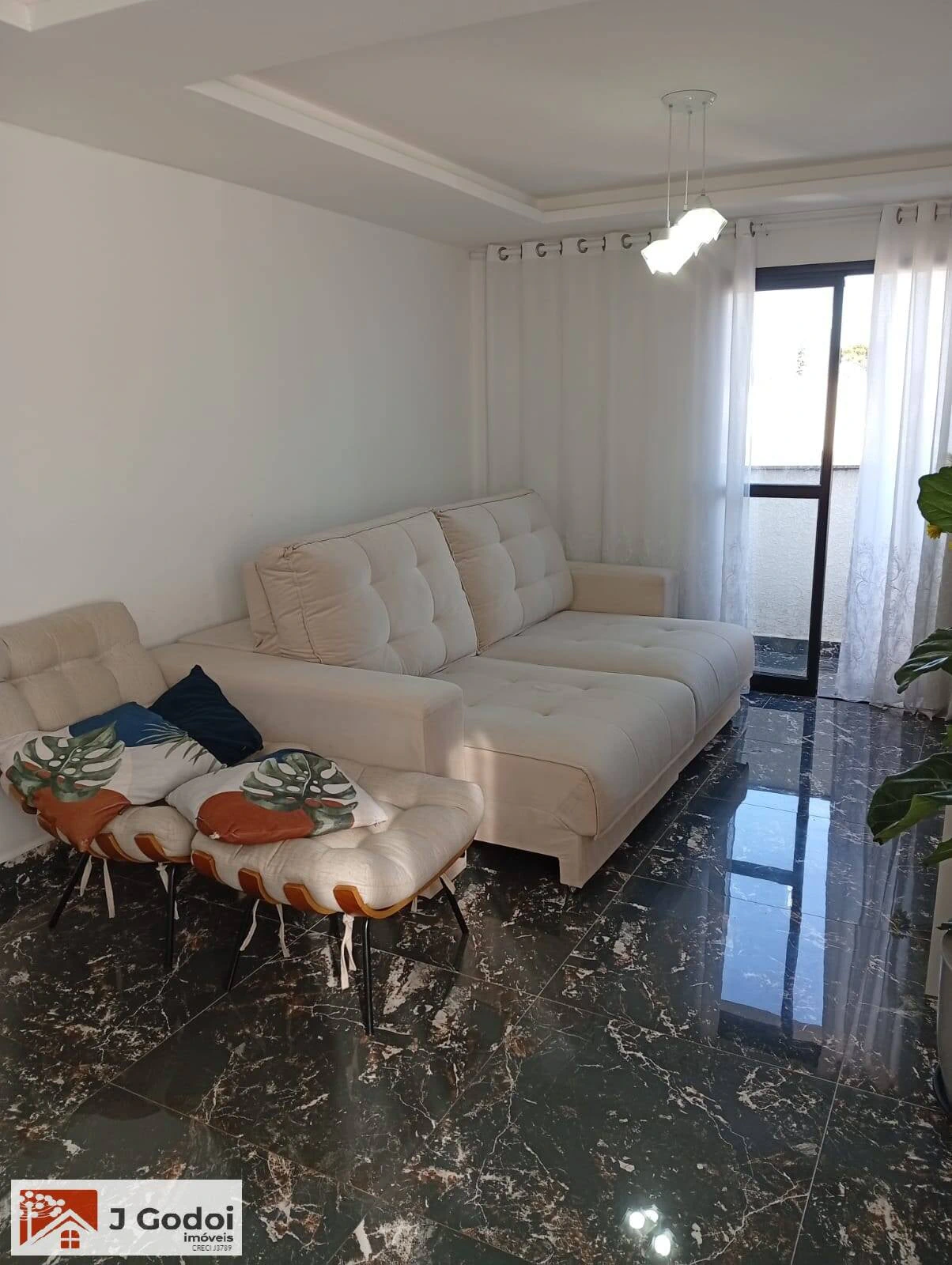 2-bedroom apartment, 1 with its own bathroom, 292 m²