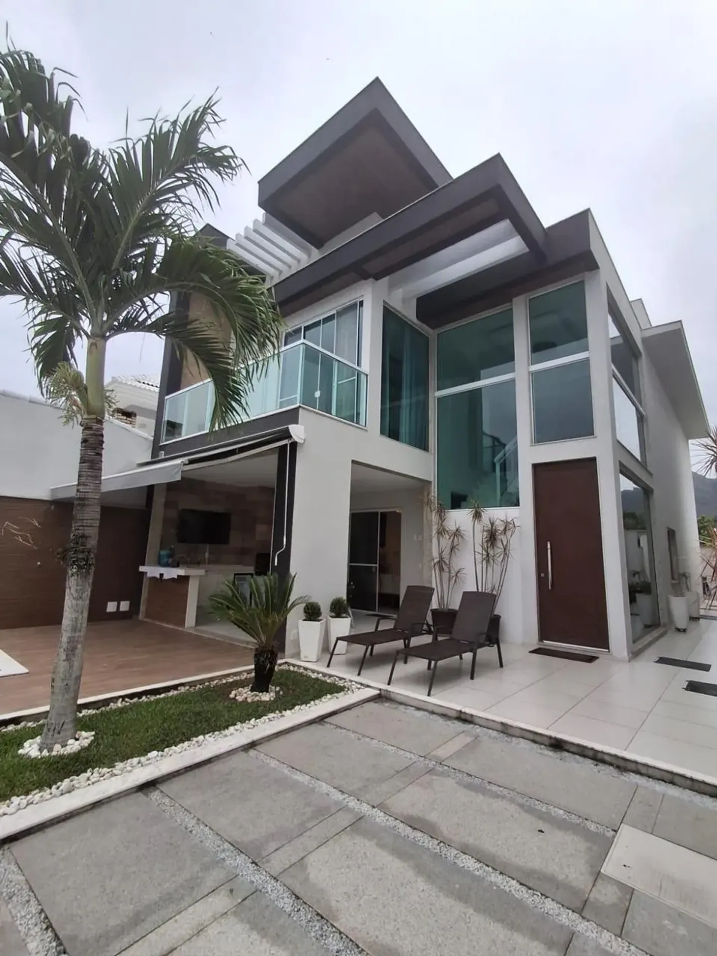 Furnished house with 4 suites and 5 bathrooms, 434 m² — photo 10