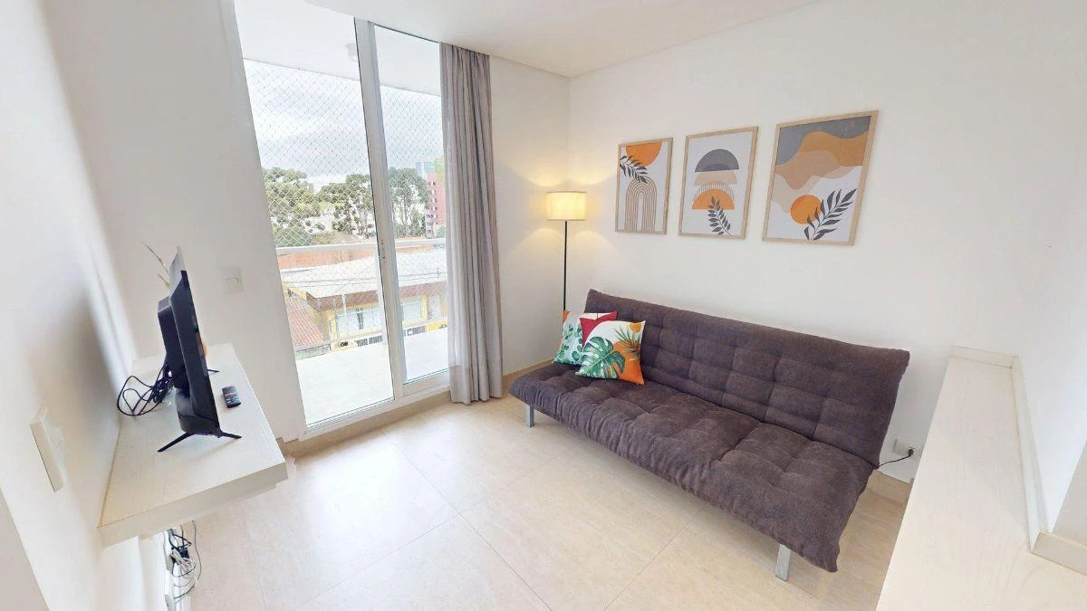 One-bedroom apartment with floor-to-ceiling windows — photo 12