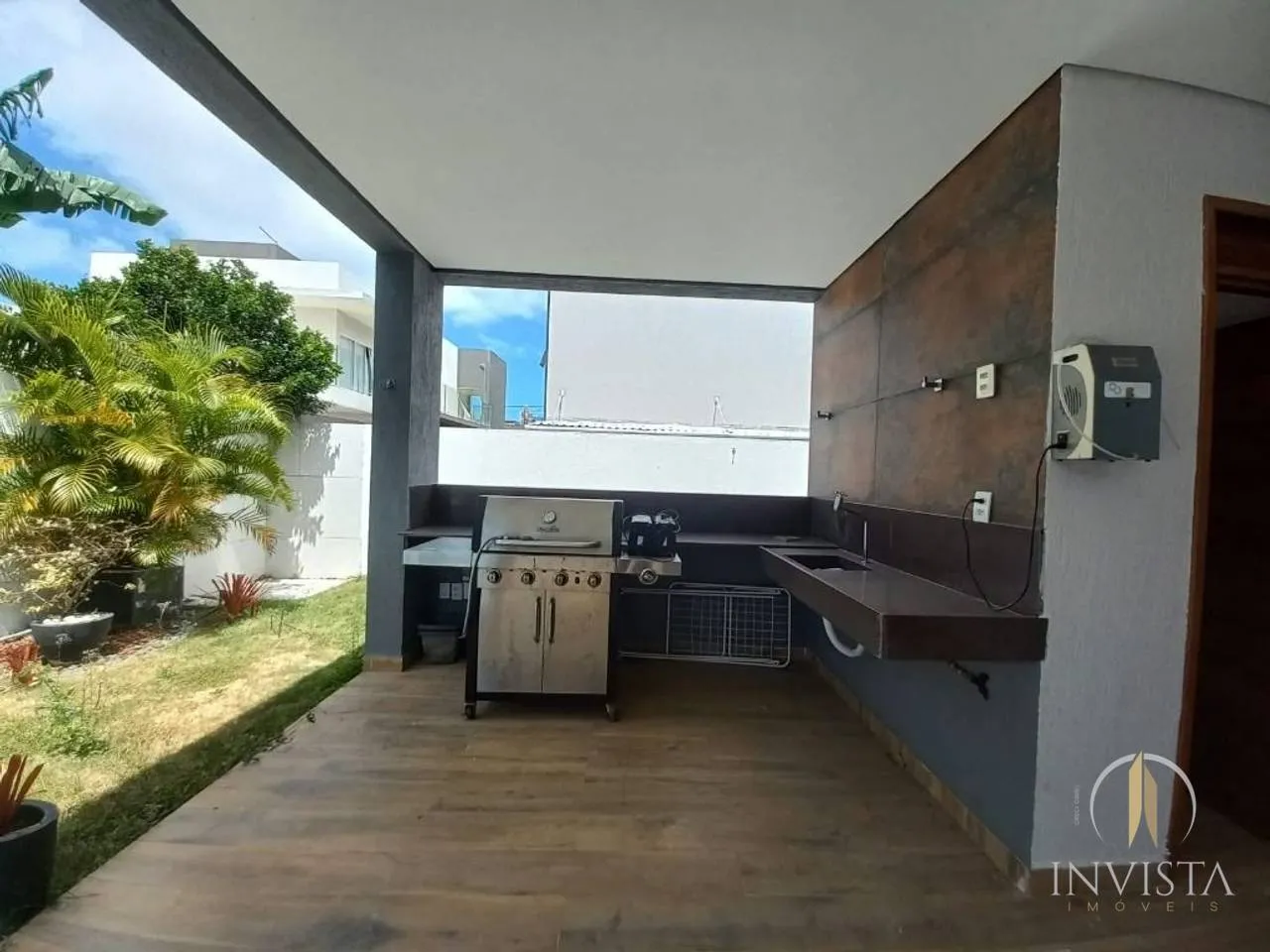 Furnished house, 481 m², with floor-to-ceiling windows — photo 47