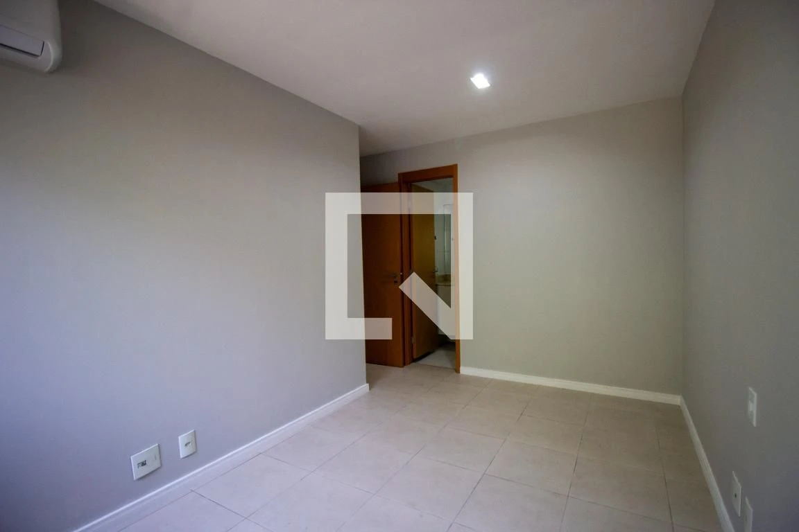 Rental apartment with 2 bedrooms and condo pool access — photo 17