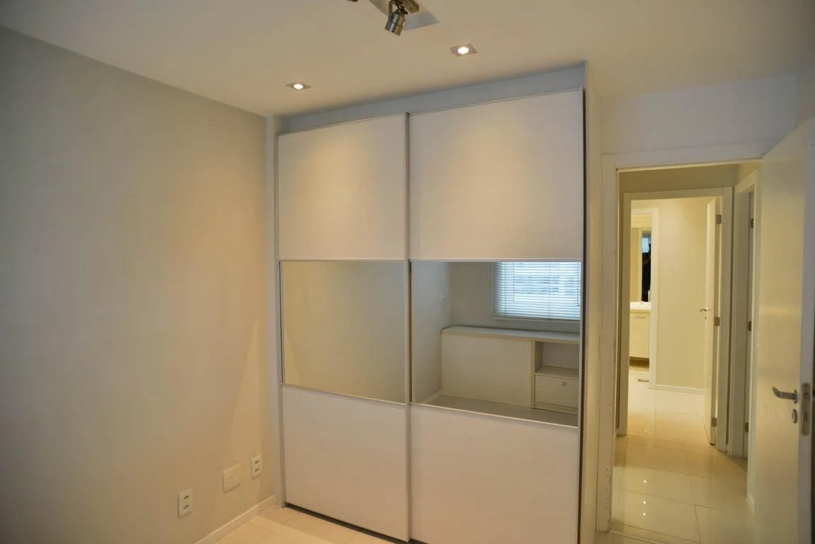 3-bedroom apartment with a glass-enclosed balcony — photo 44