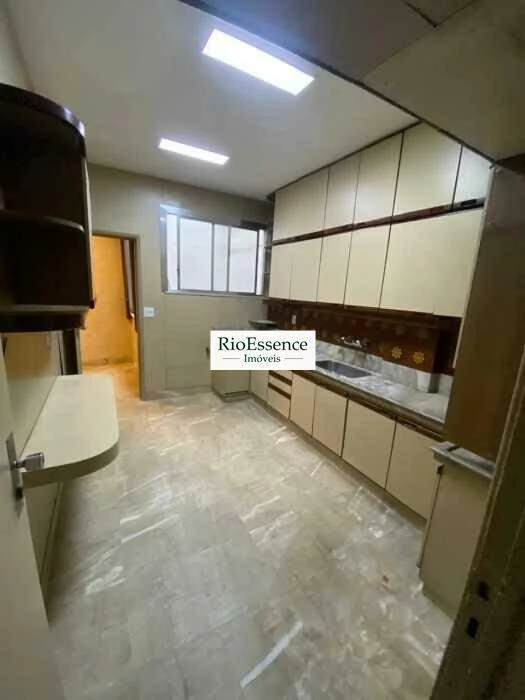 3-bedroom apartment with 1 en-suite bath, 198 m² on 4th floor — photo 13