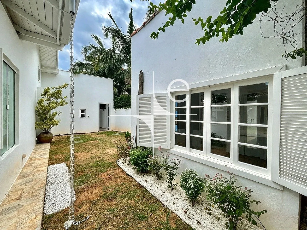 Water view in a 3-bedroom house, 220 m² — photo 25