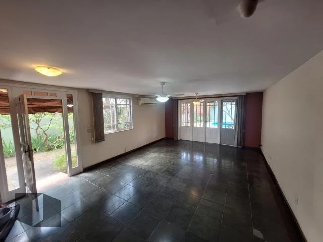 Condominium house with 4 bedrooms and 3 bathrooms — photo 14