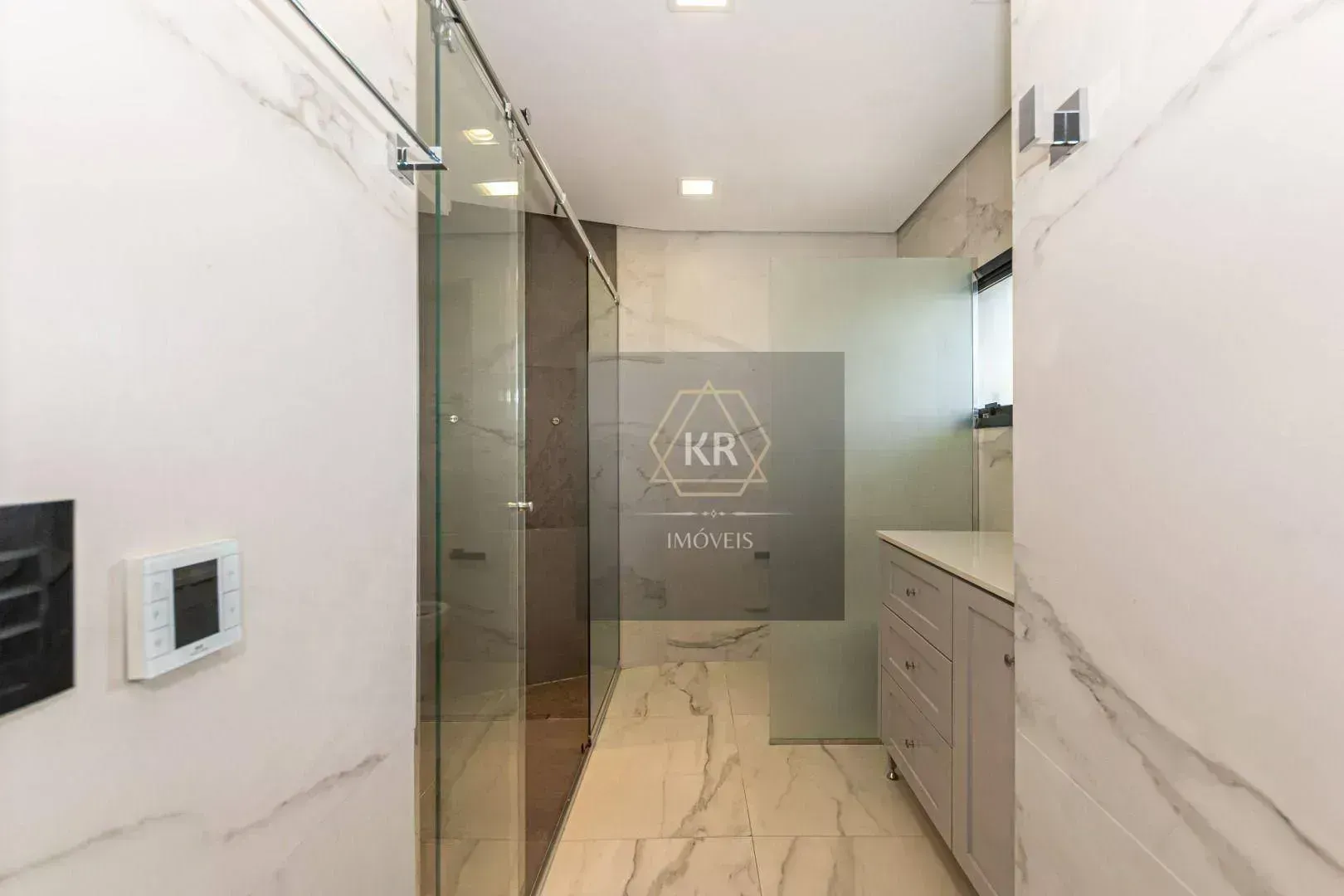 Furnished 272 m² apartment with 3 en-suites and 4 parking — photo 60