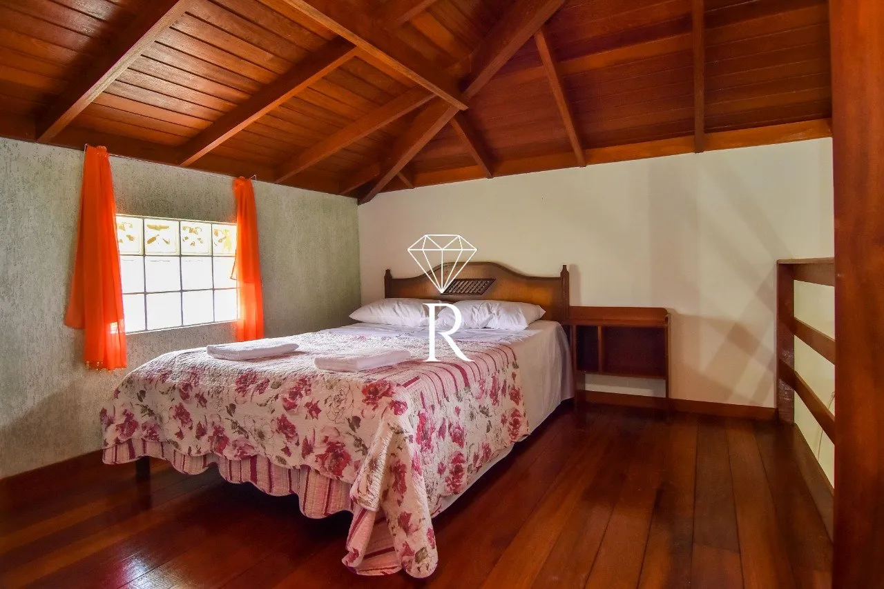 Casa tipo sítio con 4 dormitorios y 6 plazas de aparcamiento — photo 11