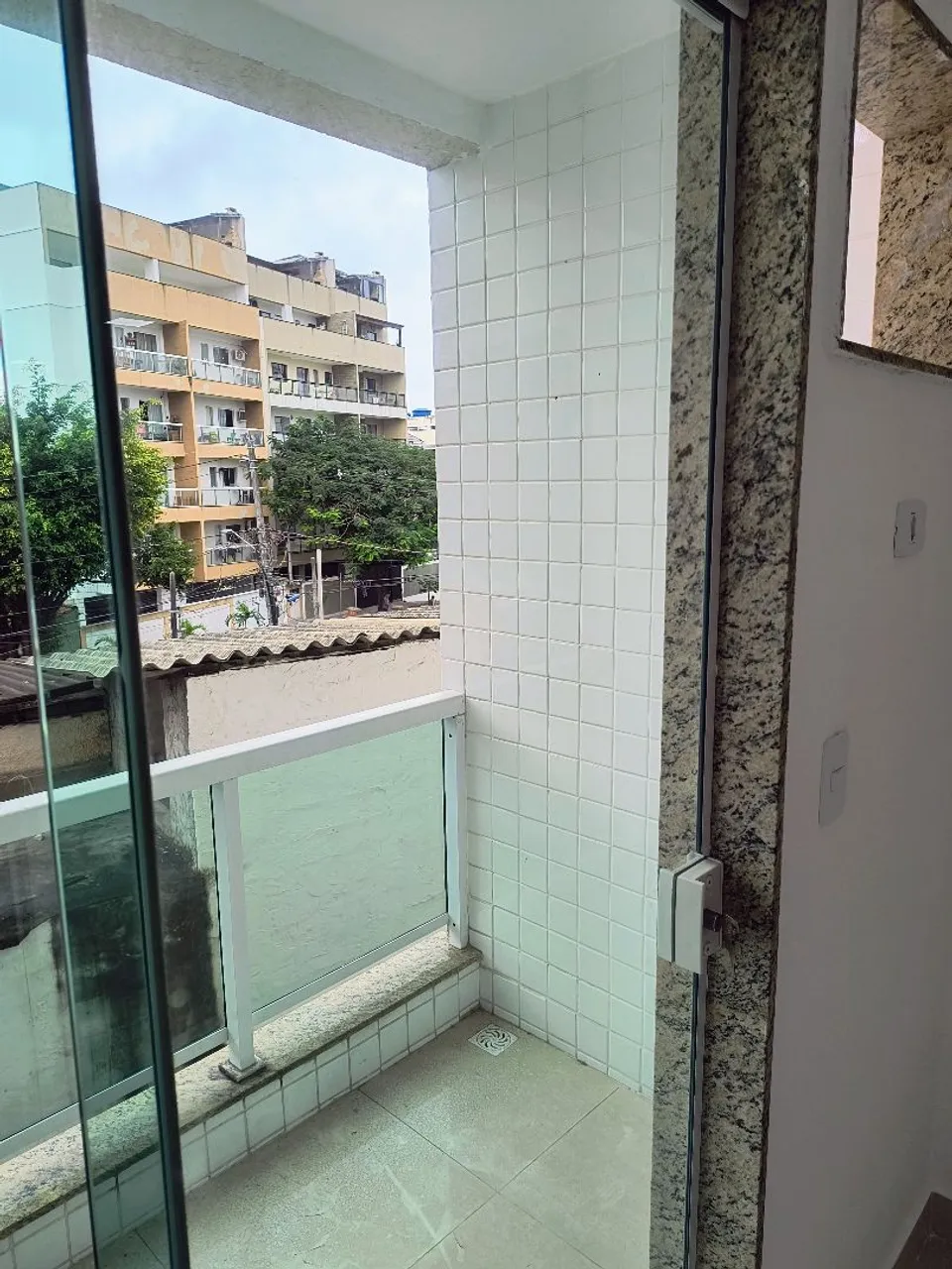 Unfurnished 1-bedroom apartment with balcony and 40 m² — photo 12