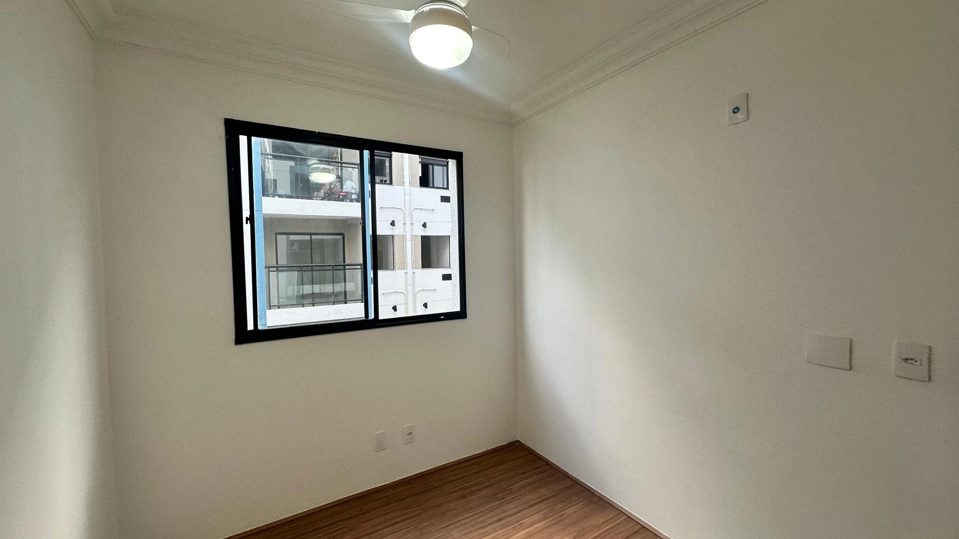 2-bedroom apartment in a building with a gym — photo 15