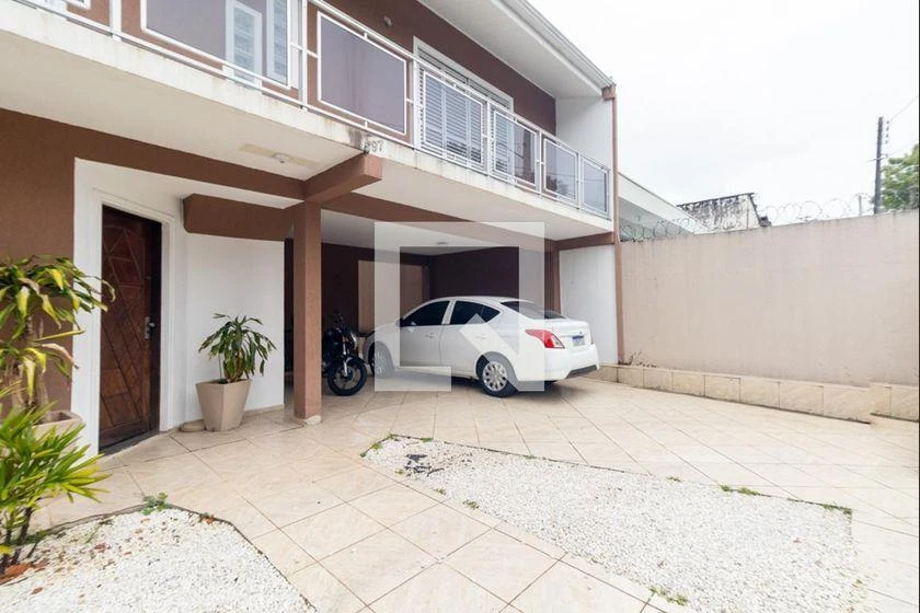 House with 3 bedrooms and a grill on the balcony