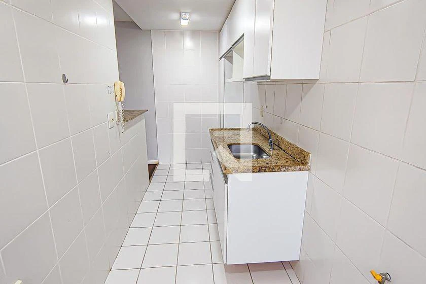 Apartamento vazio de 3 quartos com varanda e 185 m² — photo 48