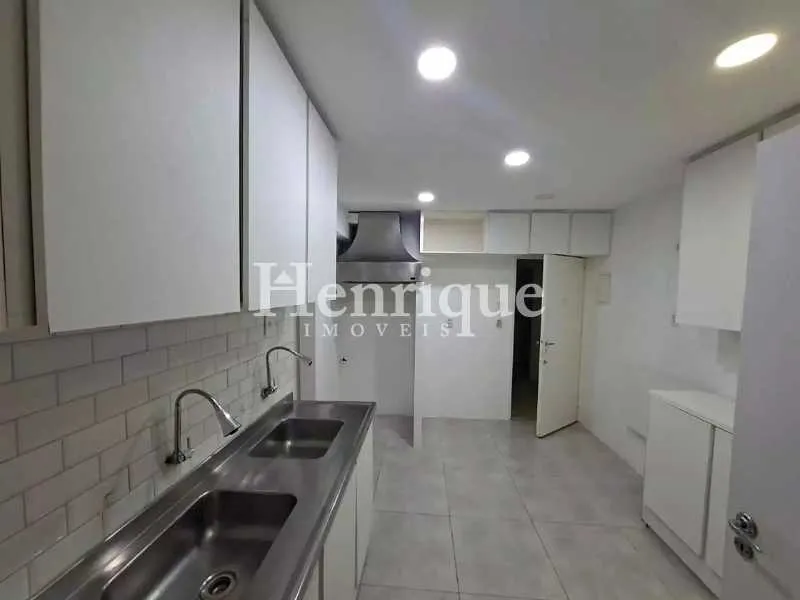 Apartment, 170 m², with wood or laminate floors — photo 5
