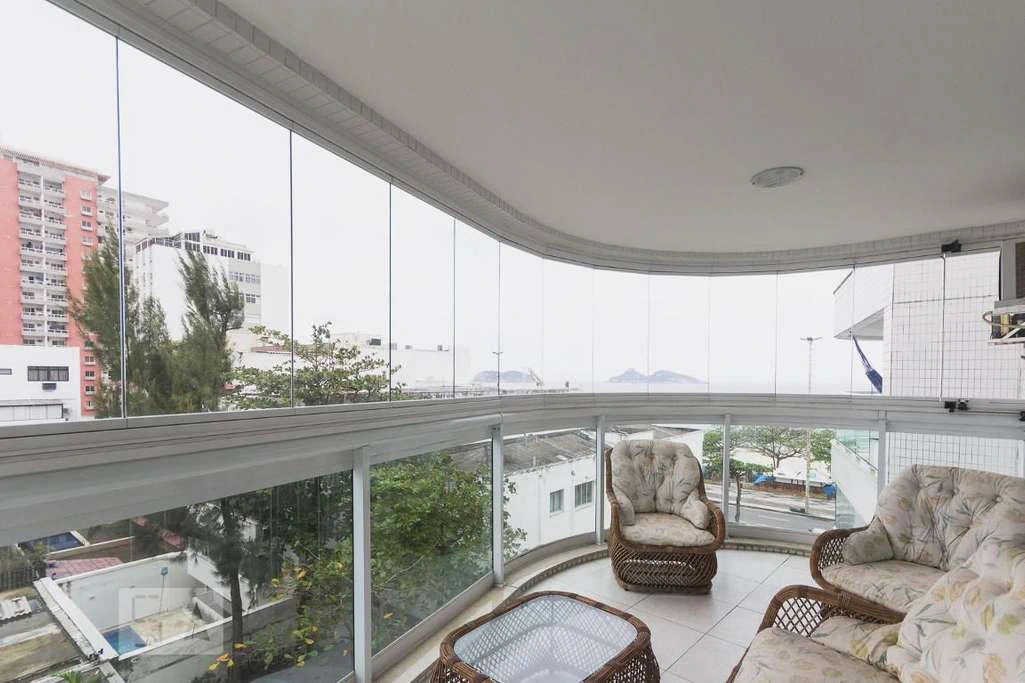 Rental apartment with 2 bedrooms and a glass balcony — photo 20