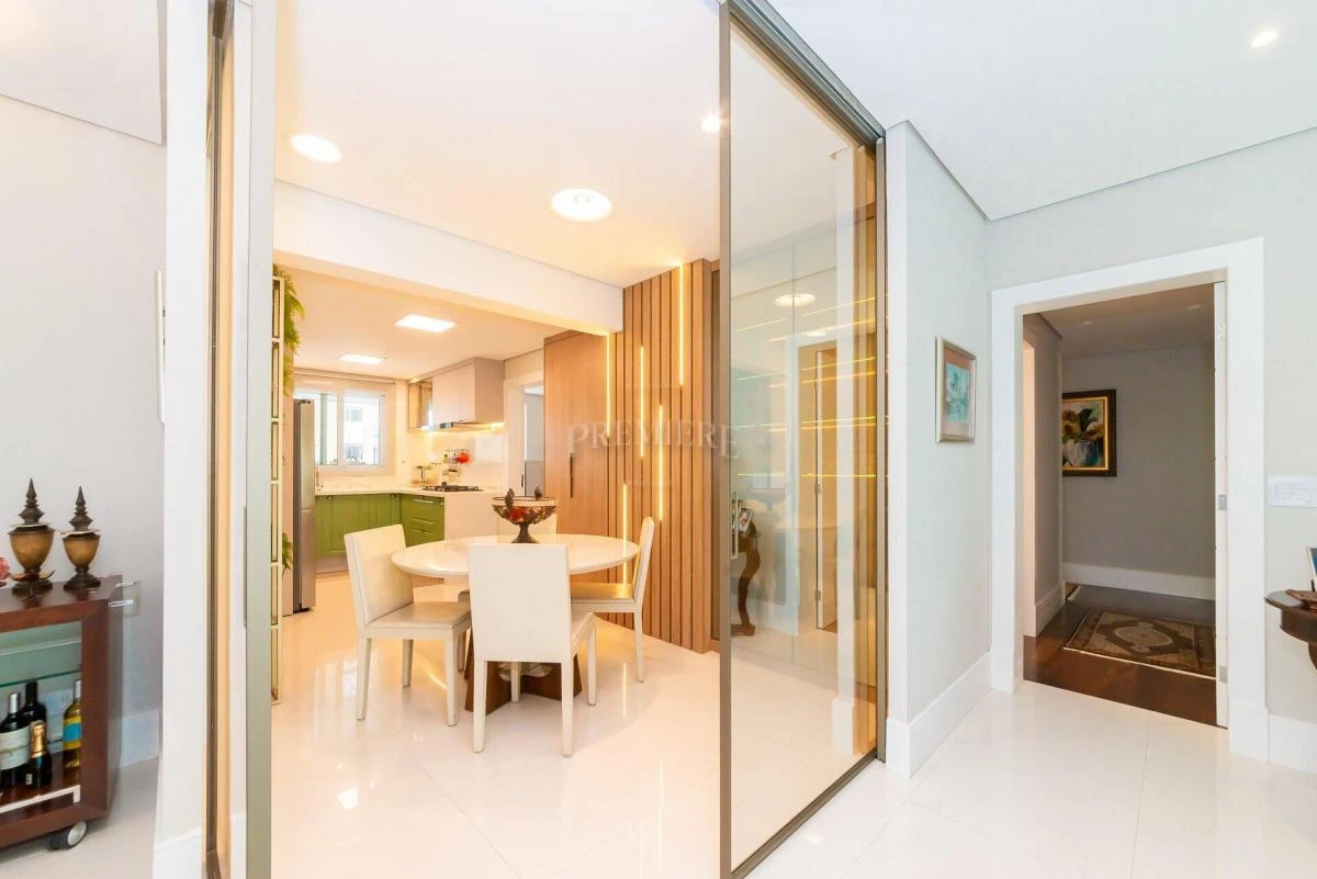 Apartment with 4 bedrooms and 5 baths, with a balcony — photo 9
