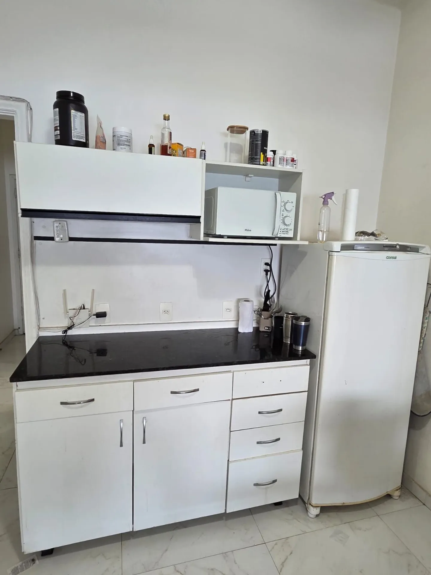 Furnished 1-bedroom apartment with open-plan kitchen — photo 23