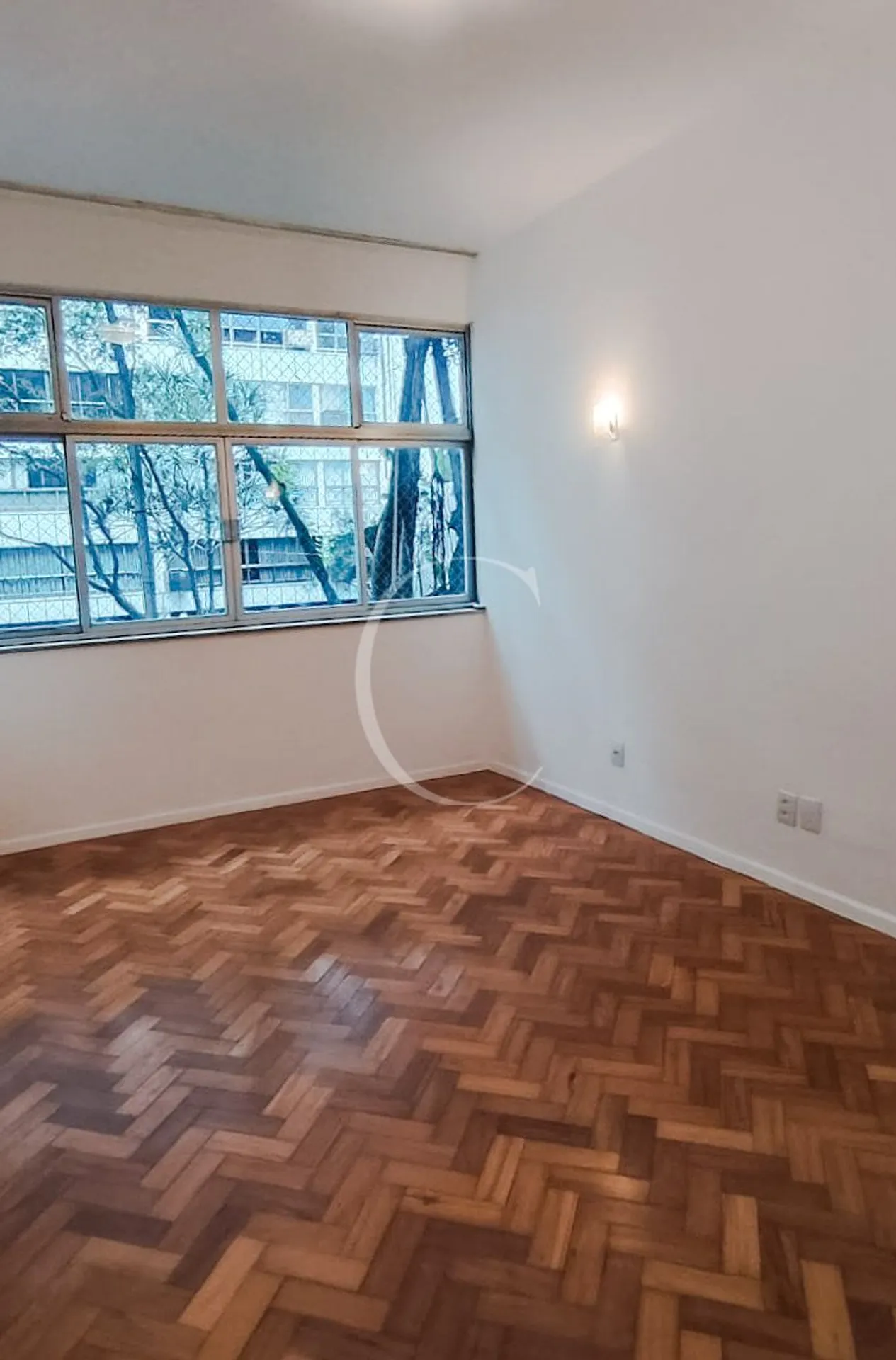 Unfurnished 180 m² apartment with 4 en-suite bedrooms — photo 7