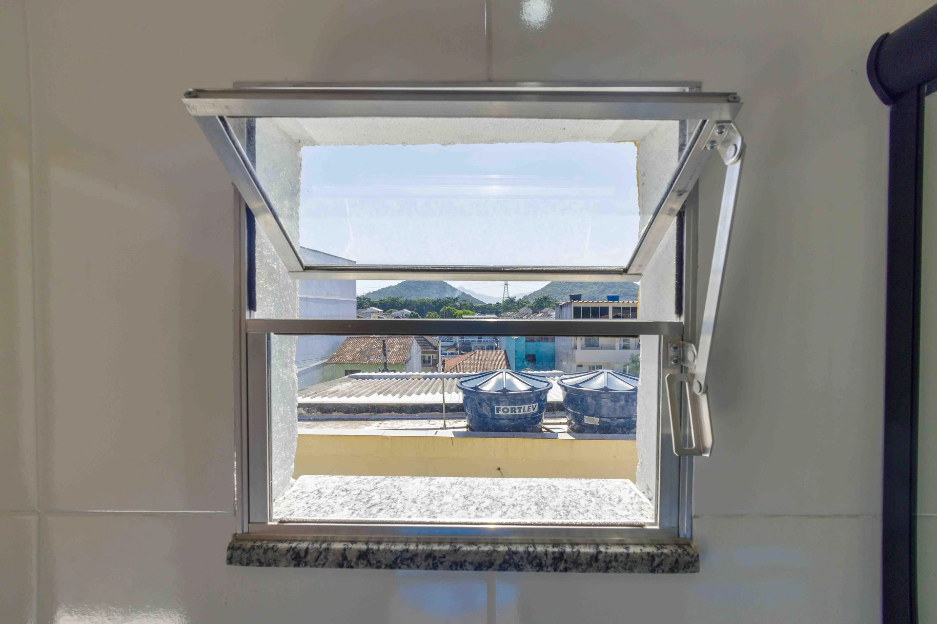 Monoambiente, 40 m², con ventanales de piso a techo — photo 28