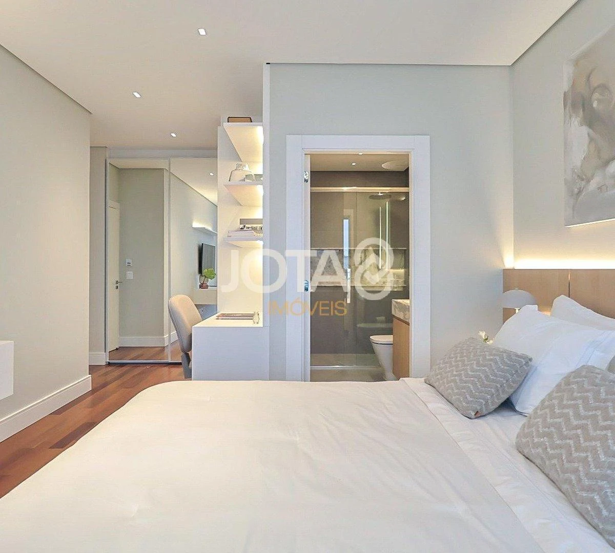 Furnished 195 m² apartment with 2 en-suite bedrooms — photo 24