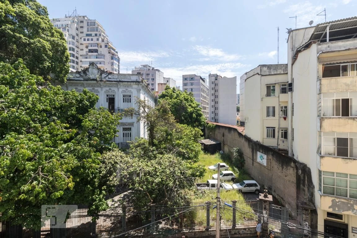 Unfurnished studio with 1 bedroom and 1 bathroom
