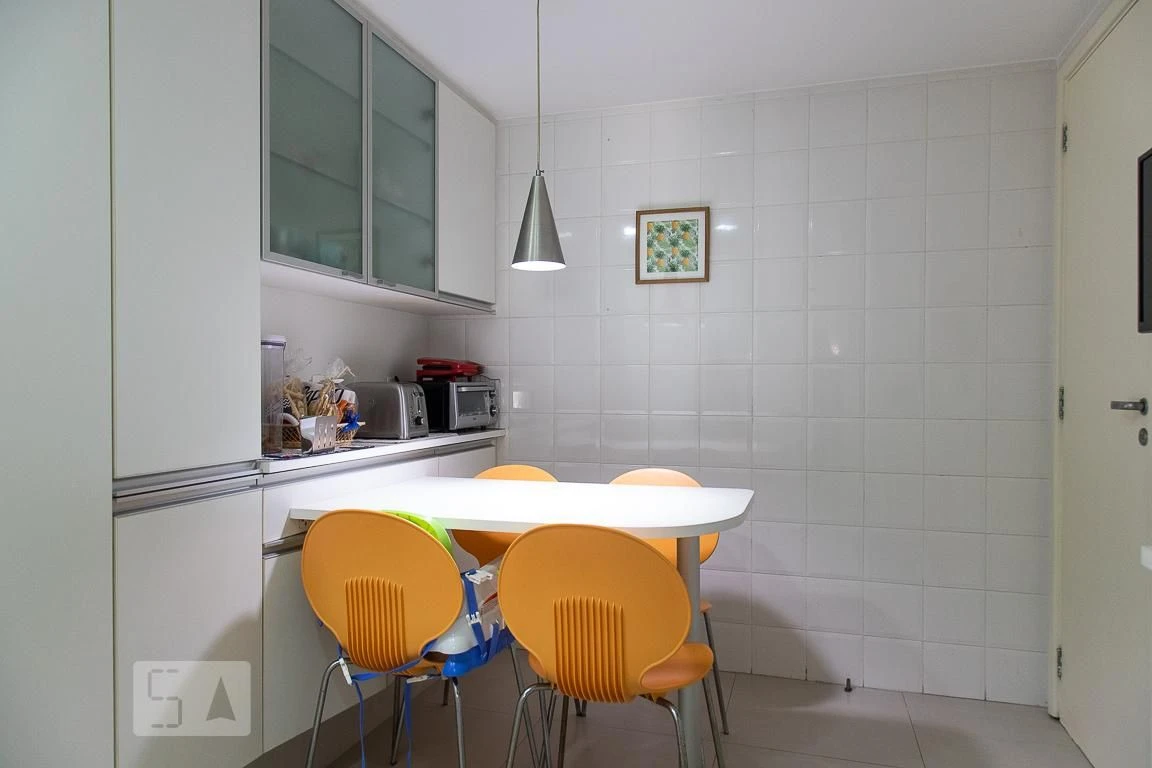 2-bedroom apartment with a home office — photo 2