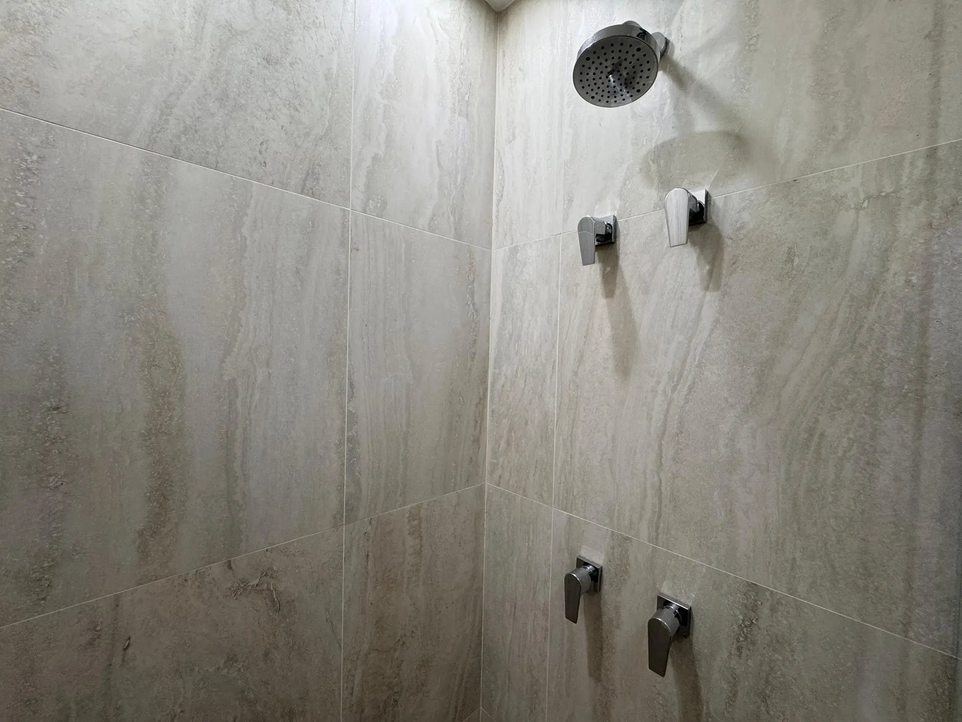 Furnished apartment with 3 en-suite bedrooms and balcony — photo 46